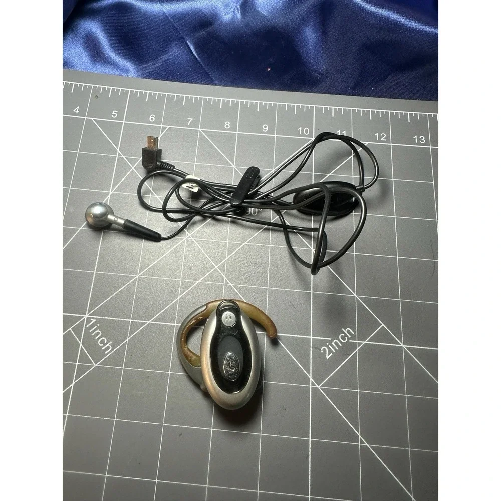 Vintage Motorola HS810 Bluetooth Wireless Headset Ear Hook Untested Parts Repair